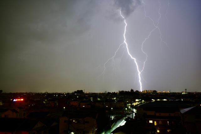 雷が落ちる瞬間